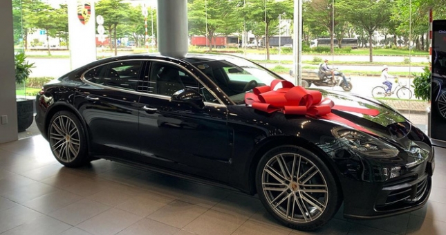 CEO 1999 - bạn thân Matt Liu mua xe tiền tỷ tặng bạn gái